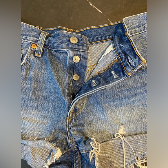 Levi 501 Jean shorts - Picture 2 of 5